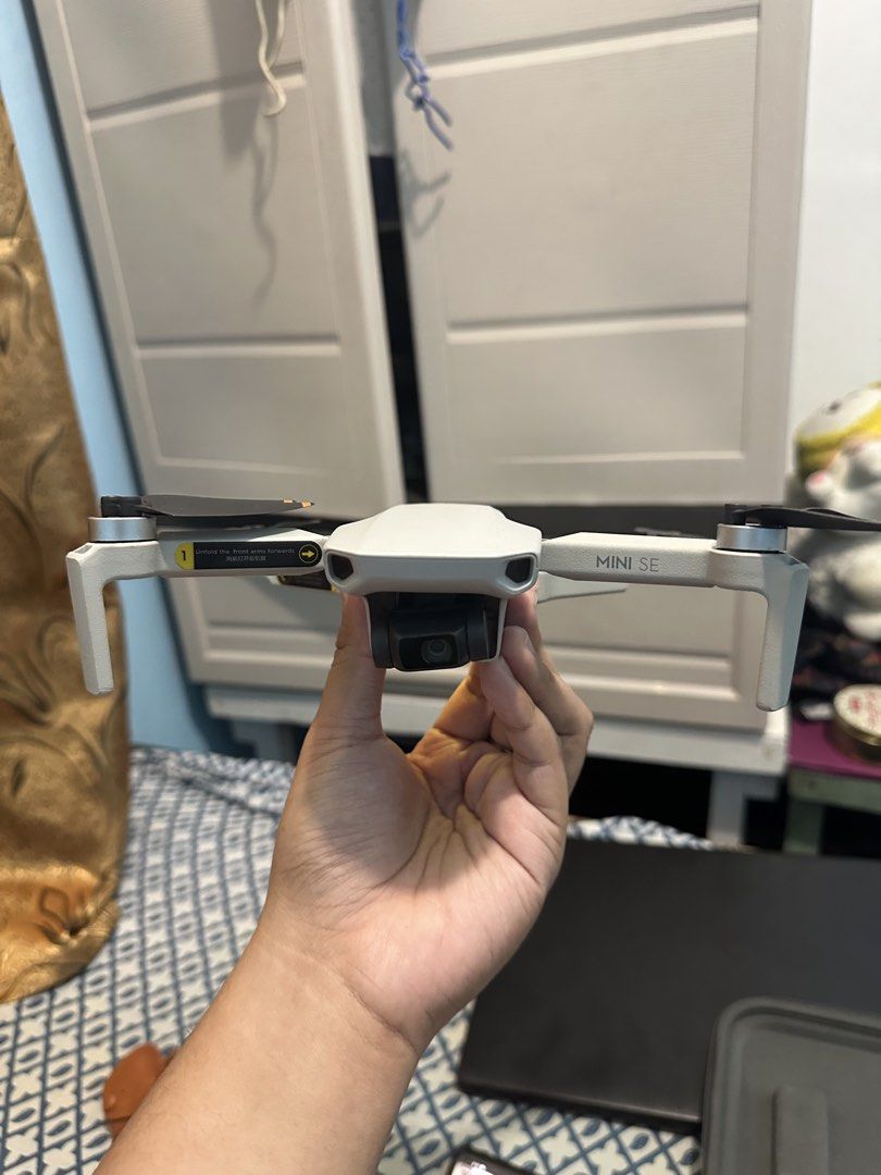 DJI Mini SE Gen 1 Fly More Combo (FMC) (Category: Drones) located in Manila. Submitted by olxph_enric6005 (Listing ID 1468202700, Image 1). Description: WTS DJI Mini SE fmc complete no broken parts. Rfs not used often so low cycle count on 3 of the batteries.
