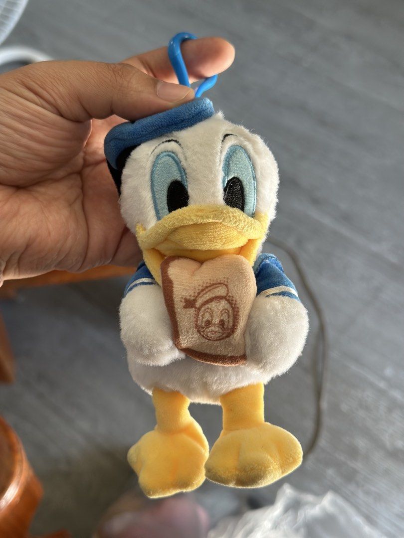 Donald duck bag charm (Category: Plushies & Soft Toys) located in Baguio. Submitted by cherylcaps95 (Listing ID 1468112536, Image 1). Description: .