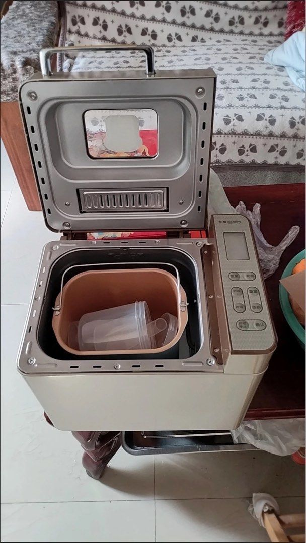 Donlim Automatic Bread Maker Machine (Category: Breadmakers) located in Singapore. Submitted by joey0728joey (Listing ID 1468155851, Image 1). Description: - Brand: Donlim Automatic Bread Maker - Condition: Excellent, clean interior and exterior - Material: Premium stainless steel body and lid with view window - Features: Digital control panel, non-stick baking pan with metal handle - Perfect for: Homemade bread baking and easy dough preparation 