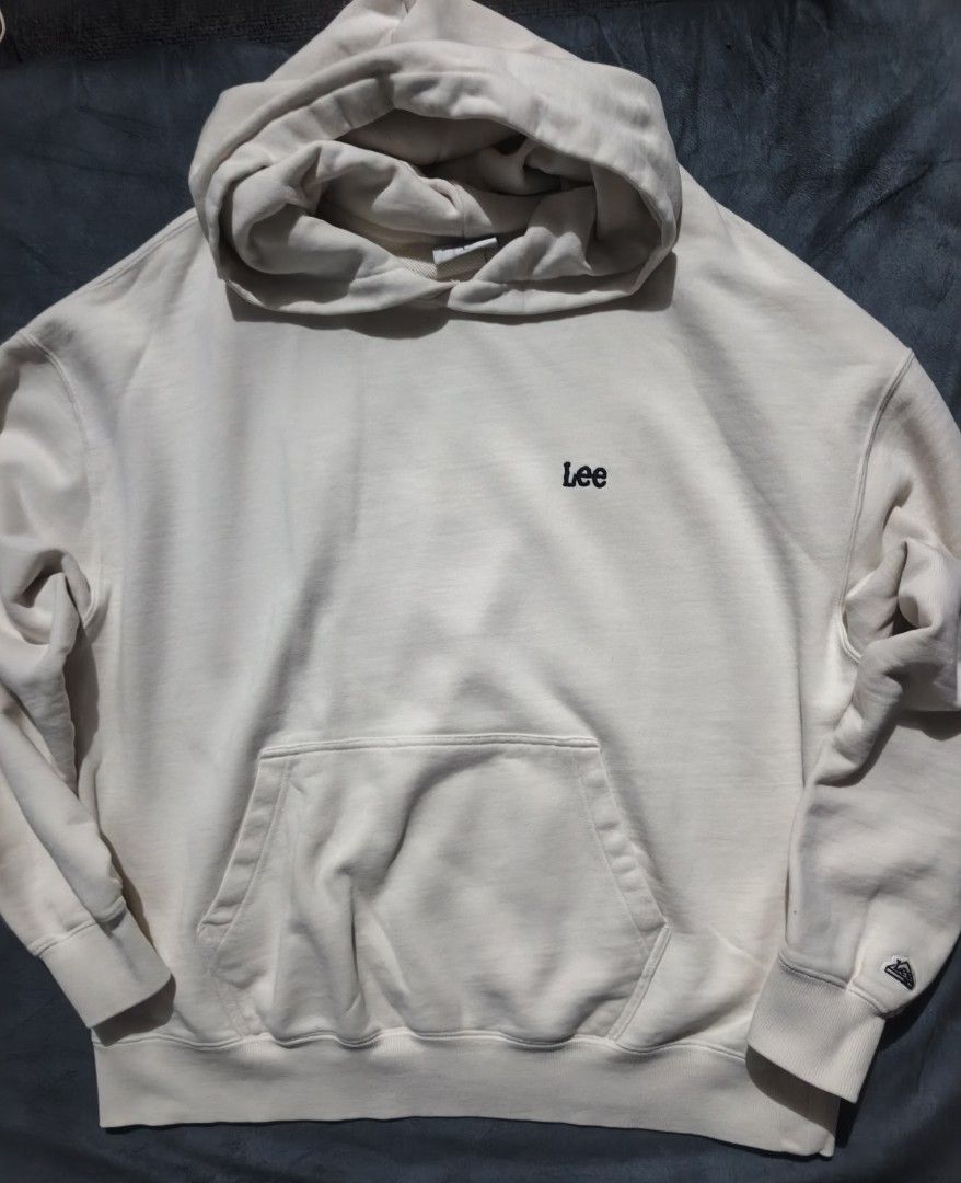 Double Hood Lee Hodiee Branded (Category: Hoodies) located in Manila. Submitted by swaggthriftt (Listing ID 1468242432, Image 1). Description: .