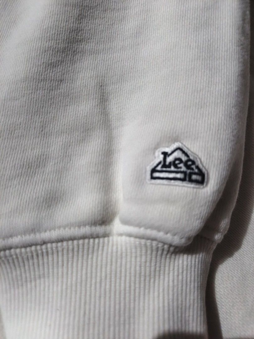 Double Hood Lee Hodiee Branded (Category: Hoodies) located in Manila. Submitted by swaggthriftt (Listing ID 1468242432, Image 3). Description: .