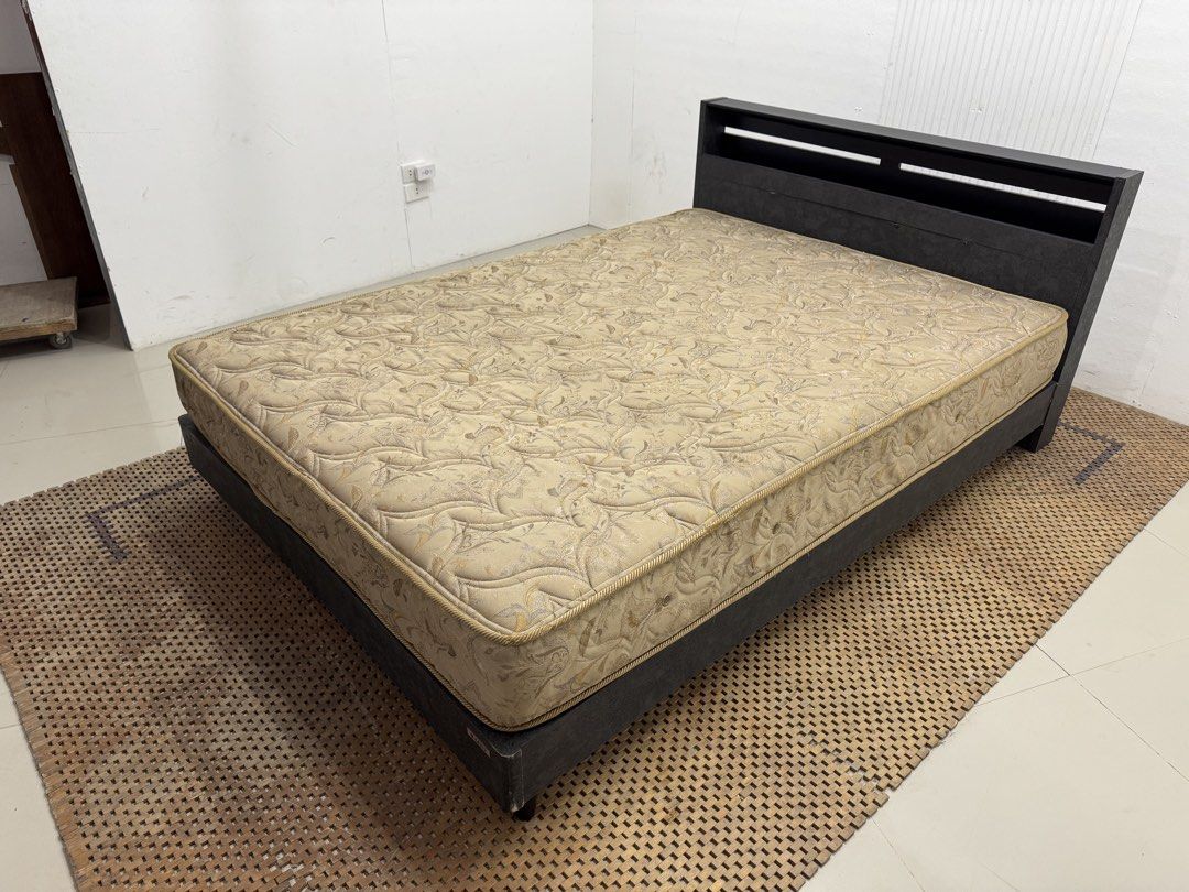Double size bedset (Category: Bed Frames & Mattresses) located in Quezon City. Submitted by matetdevis13 (Listing ID 1468086087, Image 3). Description: GRANZ Double Size Bed Set with Outlet Price: 15,900 Frame: 56 x 82 x 32/10 Mattress: 56 x 77 x 8.5 In good condition Code MJS45-RP80.