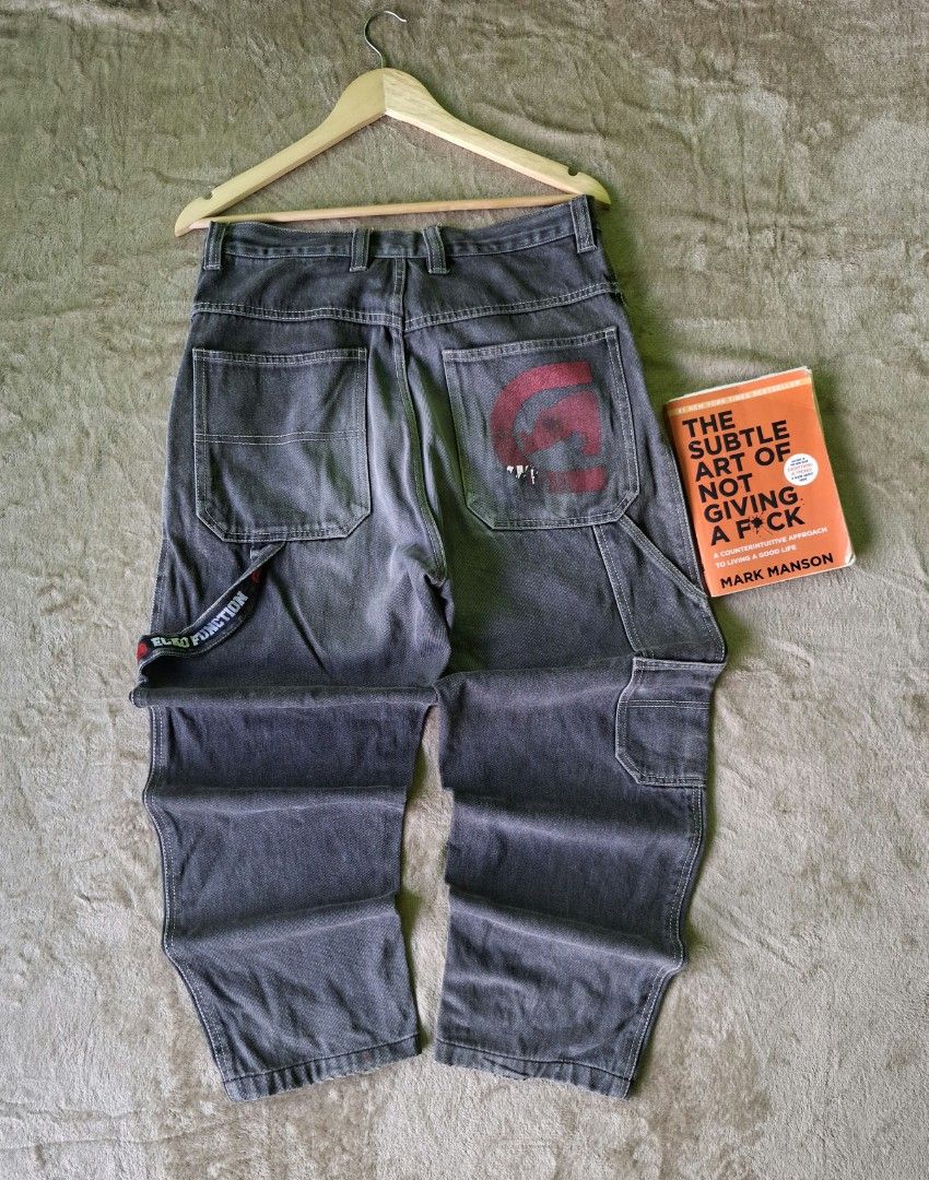 Ecko Function Y2K Charcoal Carpenter Pants 💥 (Category: Jeans) located in Alaminos. Submitted by made.by (Listing ID 1468060163, Image 3). Description: 📐 Exact Measurements: • Waist: 16.5 - 17 inches flat (Fits 33"-34" Waist) • Length: 41 inches (Outseam) • Leg Opening: 9 inches.