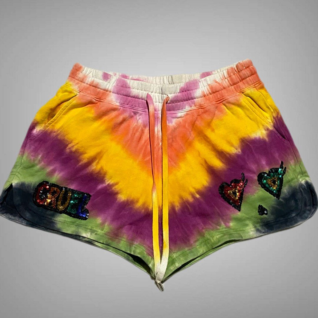 Ed Hardy (Category: Shorts) located in Mabalacat. Submitted by stellargarments (Listing ID 1468156183, Image 1). Description: Size : 28-32 Length : 13 Condition : 9.8/10 SUPER NICE QUALITY GANDA NG COLORWAY! SHIMMERING LOGOS! COMPLETE TAGS WITH ADJUSTABLE DRAWSTRING WITH 2 POCKETS SUPER NICE & KINIS! VERY COMFY & SMOOTH ON SKIN NEED WASH NO MAJOR STAIN FRESH FROM BALE.