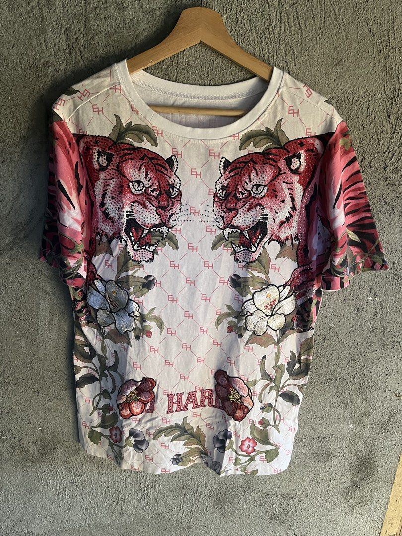 Ed hardy tshirt (Category: Tshirts & Polo Shirts ) located in Gapan. Submitted by xxkaboom (Listing ID 1468138793, Image 1). Description: 20.5x28 dimes Excellent condition Cut tag 9.5 colorate Nueva ecija loc.