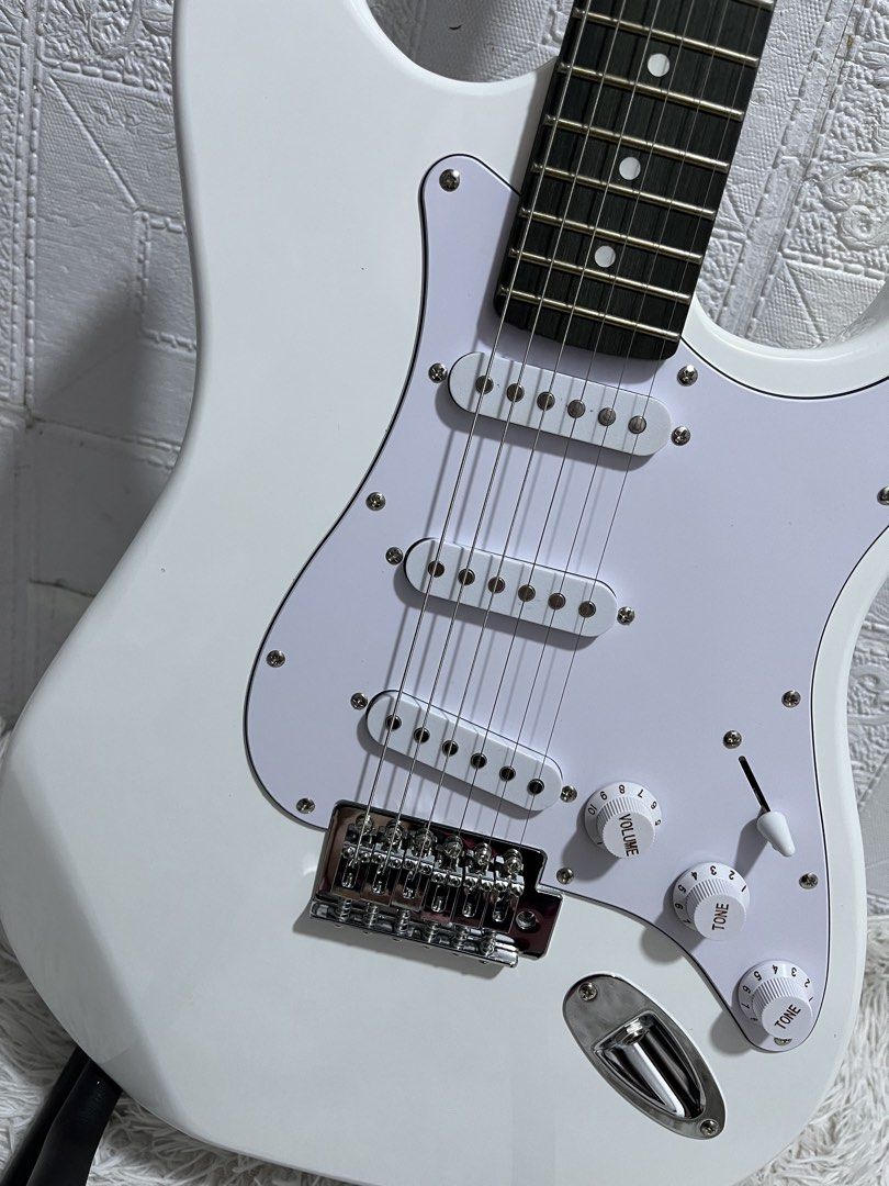 Electric Guitar with amplifier Brandnew (Category: Musical Instruments) located in Manila. Submitted by joharahmauna_18 (Listing ID 1468059176, Image 2). Description: 3,500 only Kawes Electric Guitar with amplifier low action complete accessories | Brandnew w box no issue ✅ Inclusion: Amplifier , Bag, Cable , and extra cable , 2wrench, , Strap ,Tuner , Capo ,3picks/ pickholder , extra string Location:📍Novaliches bayan, Quezon City •Pickup/lalamo