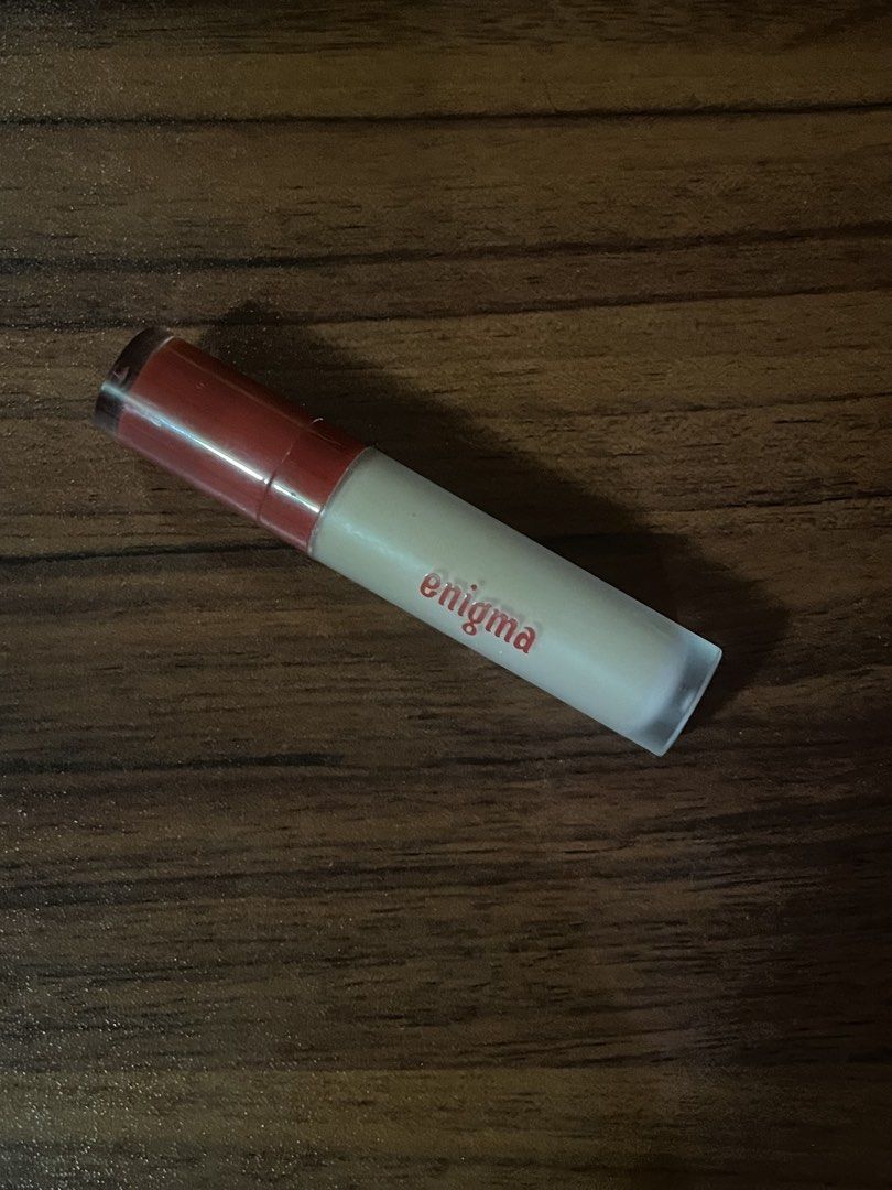 enigma concealer in light neutral (Category: Makeup) located in Pinamungahan. Submitted by the19thspring (Listing ID 1468158863, Image 1). Description: - like new, around 80% full ⤷ LN05.