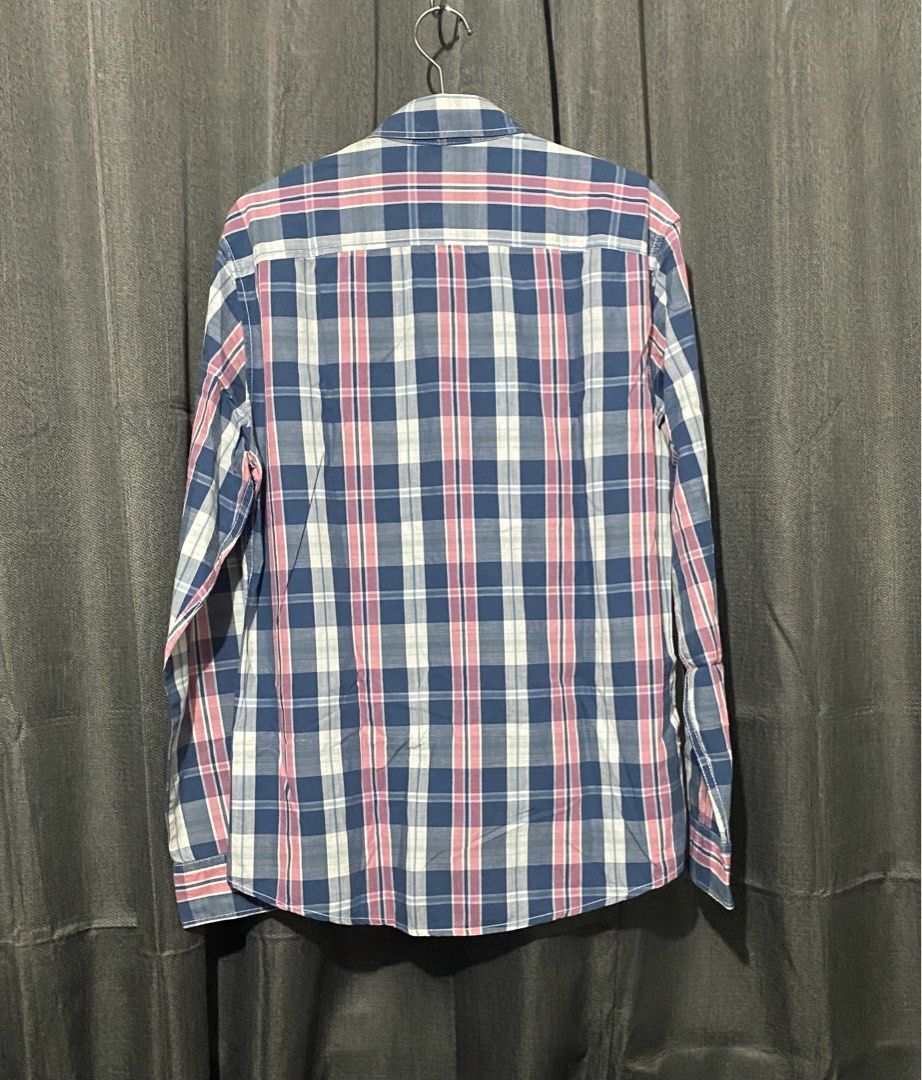 Esprit Men’s Polo (Category: Tshirts & Polo Shirts ) located in Mandaluyong City. Submitted by aiztyle (Listing ID 1468073377, Image 3). Description: Esprit Superior Quality Slim Fit Men’s checkered polo Medium on tag Measurement: Chest 21” Length 27” Super SALE Php300.00 only.