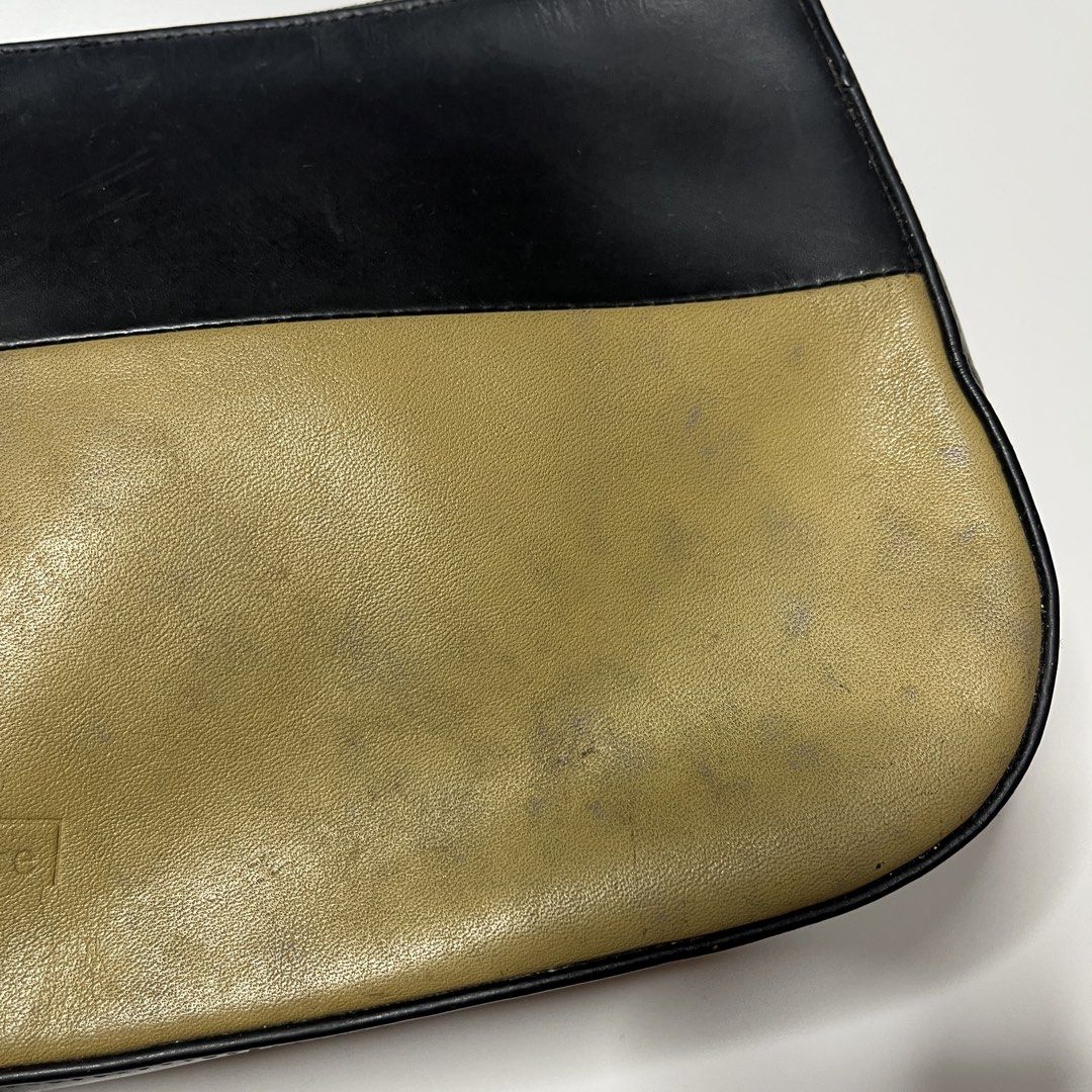 Esquire baguette bag y2k (Category: Shoulder Bags) located in Cagayan de Oro. Submitted by kojisalas (Listing ID 1468217670, Image 3). Description: Height: 7 Length: 12.5 Depth: 3 Issues: color transfer (idk how to get it off) some scratches .