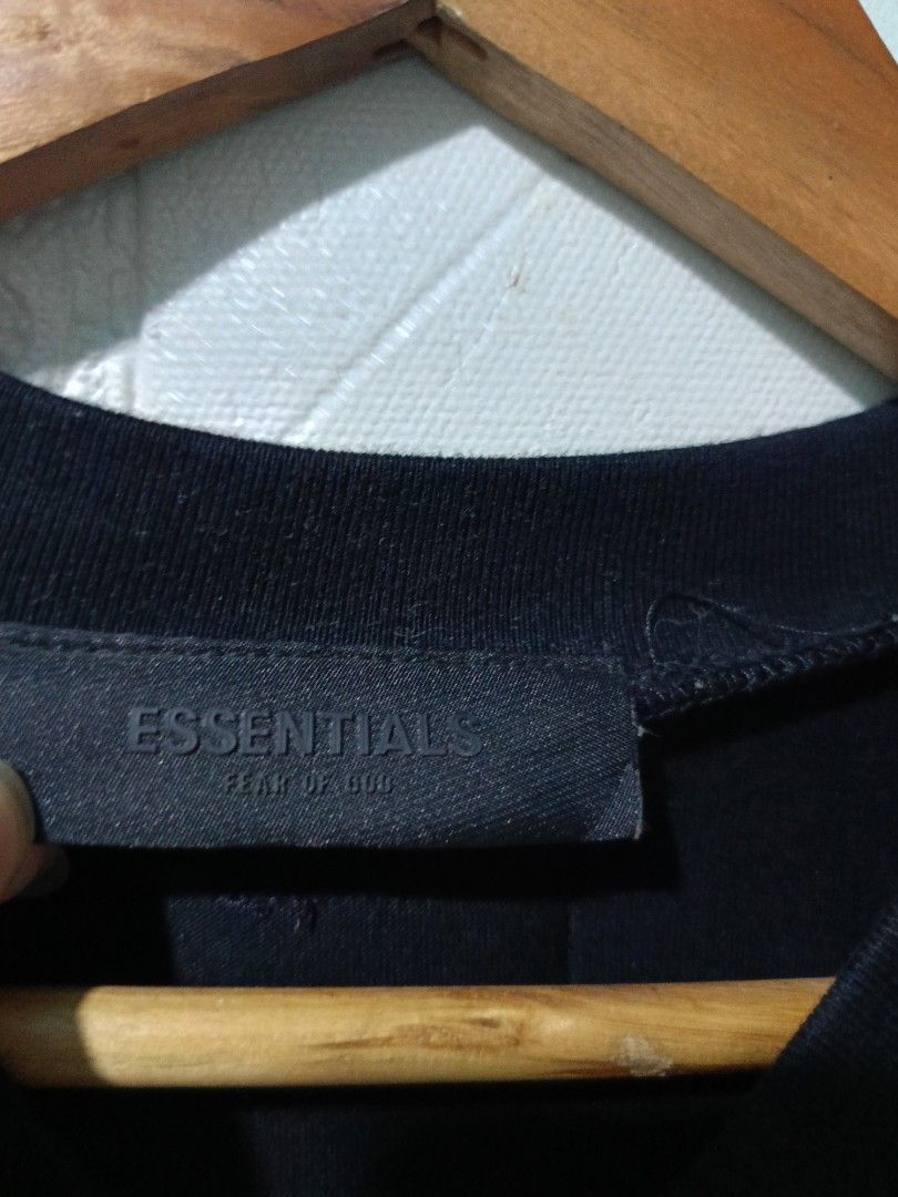 Essentials FOG v neck shirt (Category: Tshirts & Polo Shirts ) located in Quezon City. Submitted by charlesfab66127 (Listing ID 1468193332, Image 2). Description: Available available!! Essentials FOG v neck shirt🤑 Size on tag: Medium 👕 Dimes: - 24.5 Width - 29.5 Length Color rate: 10/10 Condition: 9.5/10 Issue: need wash/pinhole from loose stitch logo📌 Loc. Batasan Hills Quezon City 📩📩📩.