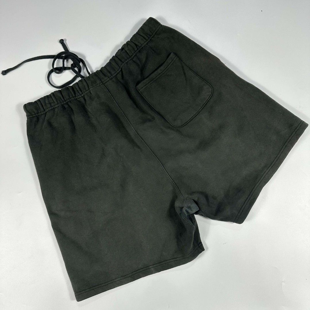 Essentials shorts (Category: Shorts) located in Dagupan City. Submitted by shanet. (Listing ID 1468257436, Image 2). Description: E*sent*als shorts Need wash W- 36 to 40 L- 20 T- 15 H- 13.