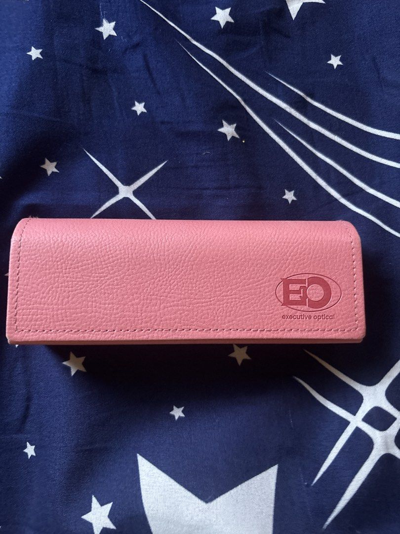 Executive Optical Pink Glasses Case (Category: Sunglasses & Eyewear) located in Manila. Submitted by kszortpdrss (Listing ID 1468143404, Image 1). Description: .