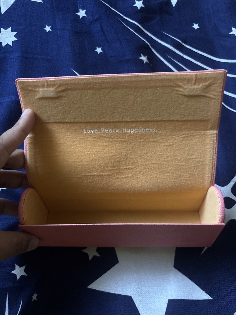 Executive Optical Pink Glasses Case (Category: Sunglasses & Eyewear) located in Manila. Submitted by kszortpdrss (Listing ID 1468143404, Image 3). Description: .