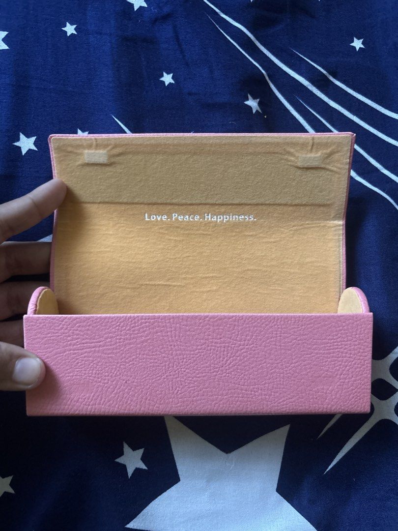 Executive Optical Pink Glasses Case (Category: Sunglasses & Eyewear) located in Manila. Submitted by kszortpdrss (Listing ID 1468143404, Image 2). Description: .