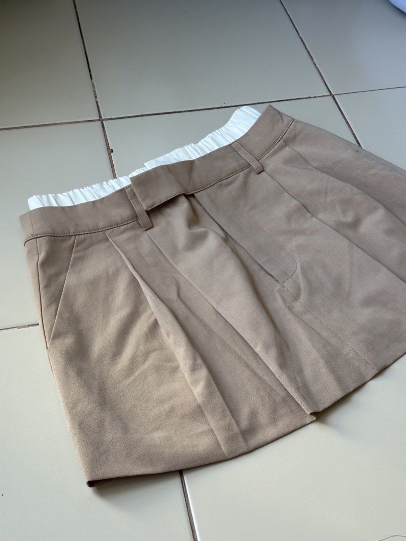 F21 Beige Mini Skirt (Category: Skirts) located in Makati City. Submitted by popmart (Listing ID 1468063249, Image 1). Description: F21 Beige Mini Skirt Size S (Best fits S-M) Semi stretchable (white part) Fully Lined .