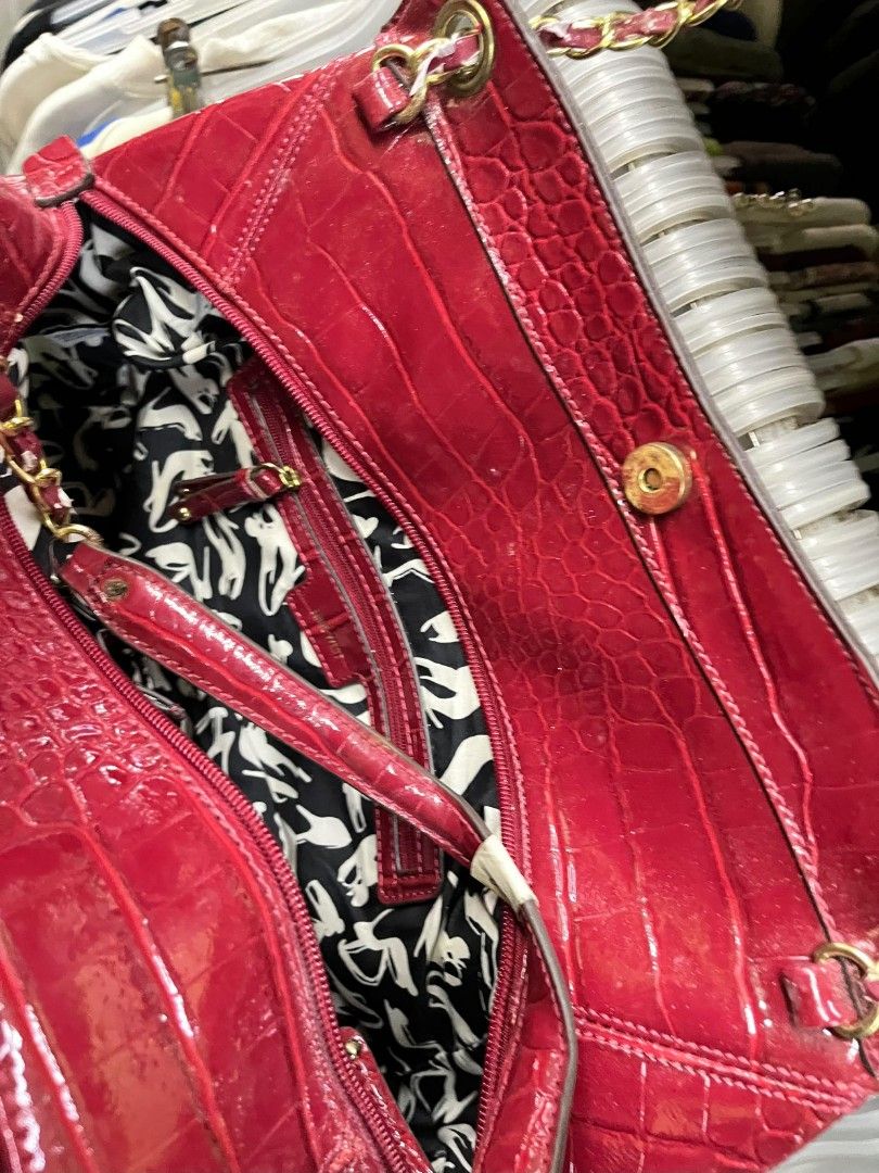 faux-leather Nine West shoulder bags (Category: Shoulder Bags) located in Nabua. Submitted by whimsigoth.doll_ph (Listing ID 1468130848, Image 3). Description: .