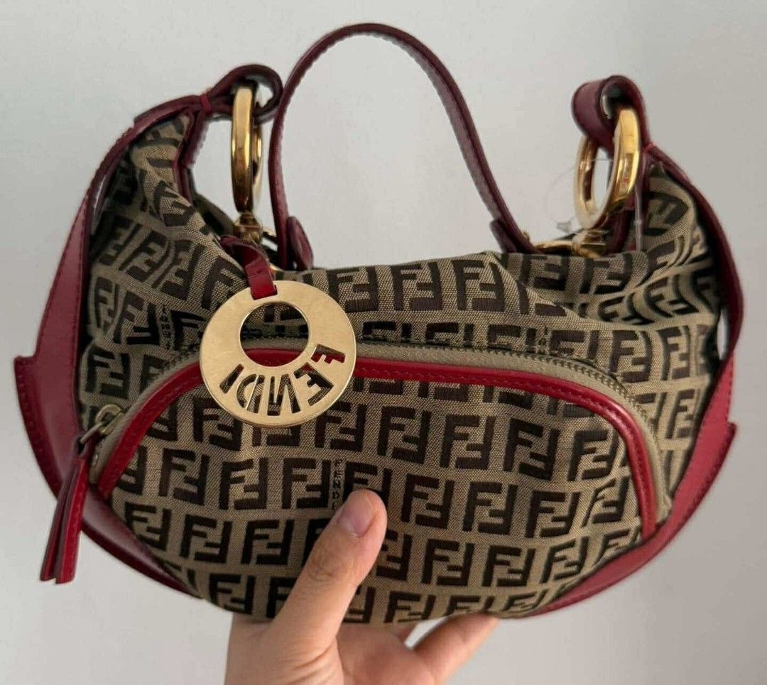 Fendi Shoulder Bag (Category: Luxury Bags & Wallets) located in Bacolod City. Submitted by symielux (Listing ID 1468157637, Image 1). Description: .