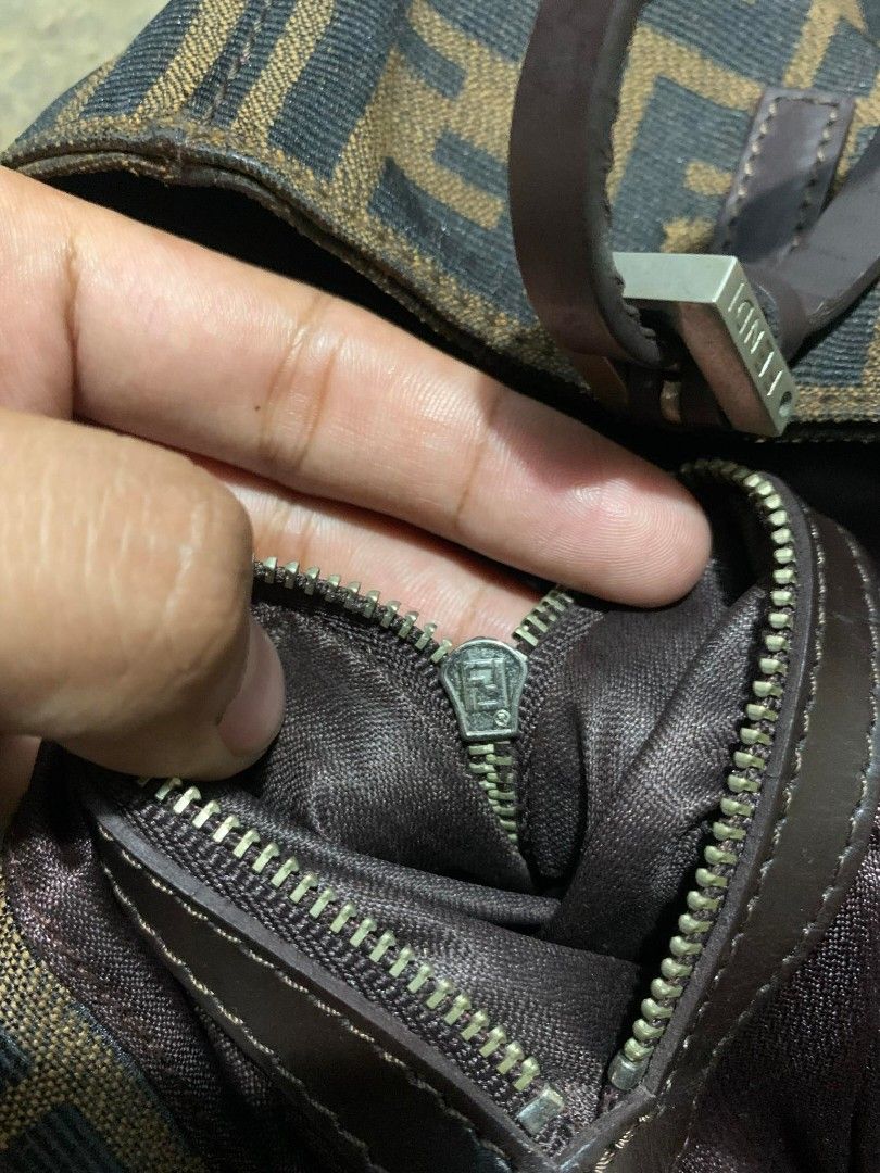 Fendi Monogram Handbag (Category: Luxury Bags & Wallets) located in Mandaluyong City. Submitted by elducanes (Listing ID 1468079253, Image 3). Description: .
