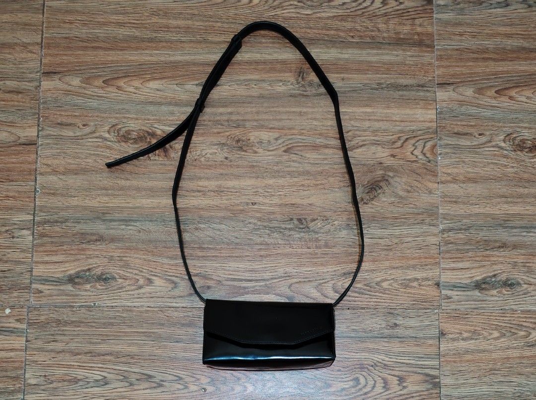 FERRAGAMO - Geometric Mini Clutch Bag (Category: Cross-body Bags) located in Manila. Submitted by espesyaloffer (Listing ID 1468155307, Image 1). Description: FERRAGAMO - Geometric Mini Clutch Bag Condition : 8.5/10 Dimensions ⬇️ Width : Length : Height : Flaws : deform and minor rubs P3,880 + sf.