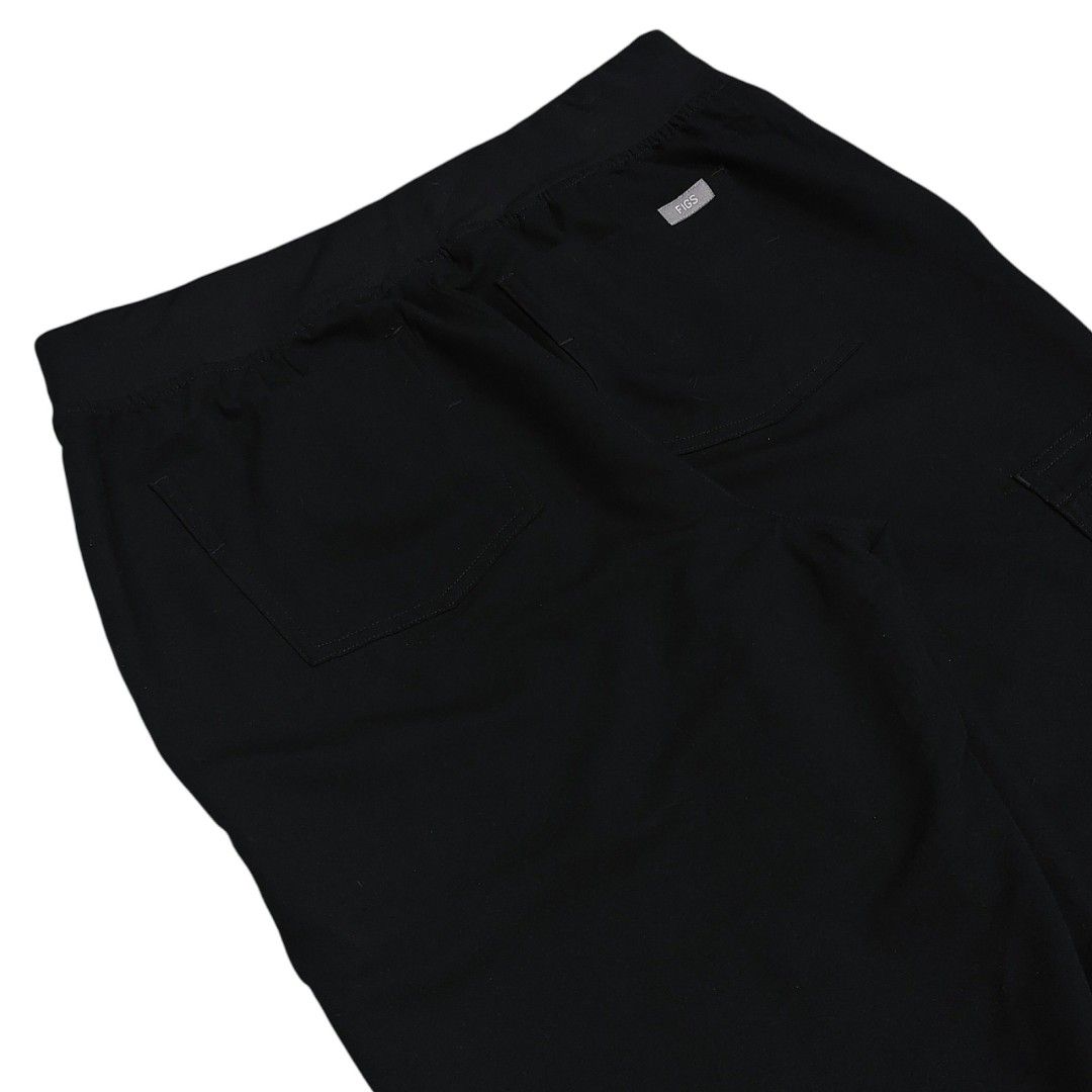 Figs Zamora Jogger Scrub Pants (Category: Joggers) located in Angeles City. Submitted by thriftrawph (Listing ID 1468200446, Image 3). Description: excellent condition (no issues) color rate: 9.5/10 black size: M-L waist: 32-36 length: 37 thigh: 13.5 available thru dm [<3] please ensure the item fits you or the recipient. color may vary slightly due to lighting. refunds/returns accepted only for valid reasons.