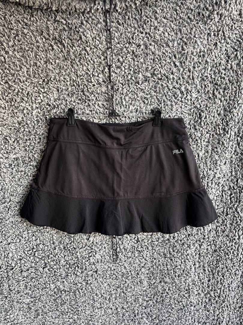 FILA athletic tennis skort | Size L (Category: Skirts) located in General Trias. Submitted by zrchustle.604 (Listing ID 1468279066, Image 2). Description: FILA athletic tennis skort featuring a wide waistband, a flounce/ruffle hem, and a silver FILA logo on the upper right side..