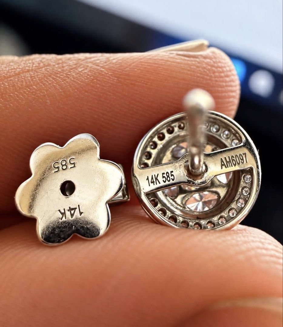 First Gen Earring (Category: Earrings) located in San Pedro. Submitted by loveeofgoldiss (Listing ID 1468172475, Image 2). Description: .