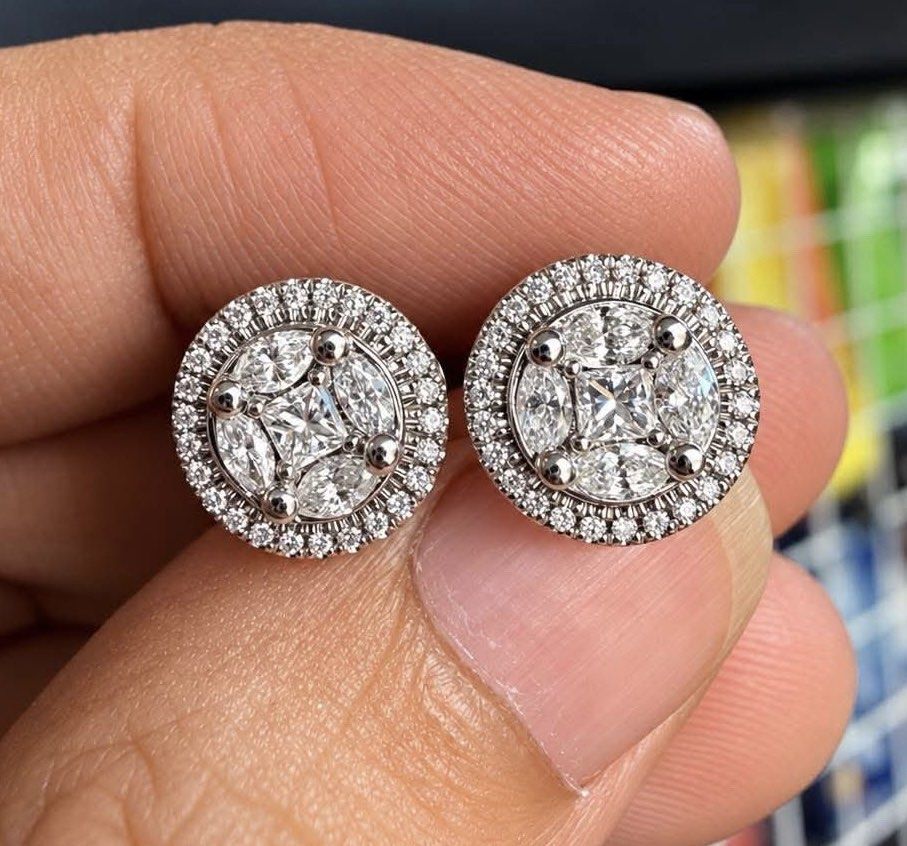 First Gen Earring (Category: Earrings) located in San Pedro. Submitted by loveeofgoldiss (Listing ID 1468172475, Image 1). Description: .