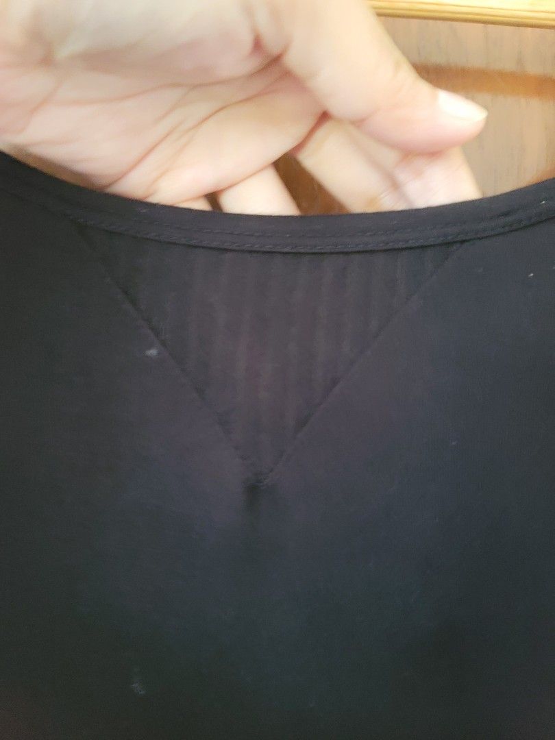 FIXED PRICE! Preloved Imported Cotton Longsleeves Backless Top (Category: Longsleeves) located in Quezon City. Submitted by justdeclutter_ (Listing ID 1468156876, Image 3). Description: L on tag, from US Good condition, signs of use Bawal po sa maarte 🔷PLEASE READ: Items are preloved and in good quality unless stated otherwise. ✨ ❌ NO when worn ❌ NO haggling ❌ NO meet-ups ❌ NO rush shipping & requesting of courier ✅SHIPPING FEE TO BE SHOULDERED 