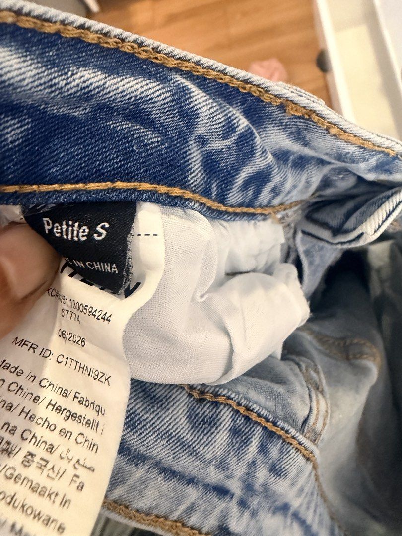 Flare jeans (Category: Jeans) located in Quezon City. Submitted by destashingmycloset (Listing ID 1468113761, Image 2). Description: .