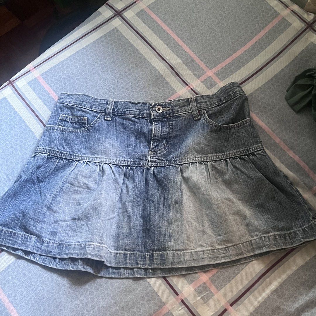 Flared Denim Mini Skirt (Category: Skirts) located in Quezon City. Submitted by jreesey (Listing ID 1468061205, Image 1). Description: Flared Denim Mini Skirt - Do not have photos of when worn, so please don’t request - According to prev seller on this app, best fits a M to L frame Payment Method Options: BDO Pay, GCash, Maribank RFS: Was a freebie item from recent purchase, decluttering More photos available upon request Key words: fashion , min