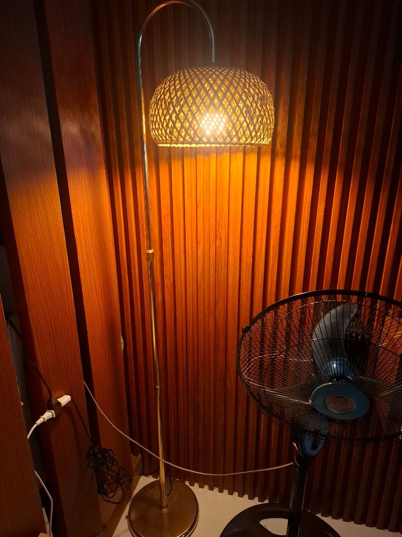 RATTAN FLOOR LAMP (Category: Lighting) located in Marikina City. Submitted by maderconsee (Listing ID 1468280810, Image 1). Description: Hindi nagagamit. no issue all goods pwedeng kabitan ng bulb na alexa compatible perfect sa sala and bedroom slightly nego.