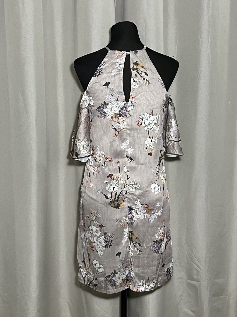 Floral print cold shoulder dress (Category: Dresses) located in Las Pinas. Submitted by jilanah (Listing ID 1468257511, Image 2). Description: .