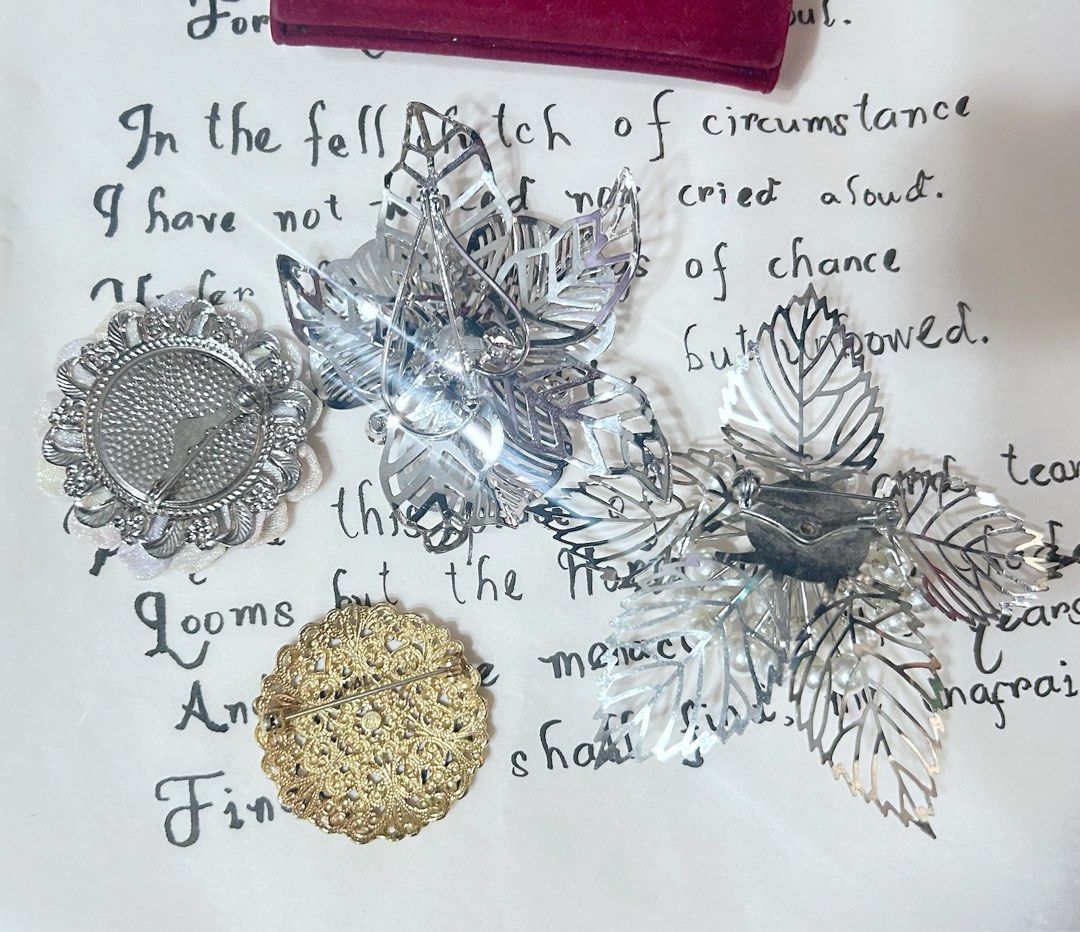 Flower Brooch Bundle (Category: Brooches) located in Makati City. Submitted by cestparfaitvintagejewelries (Listing ID 1468215679, Image 2). Description: .
