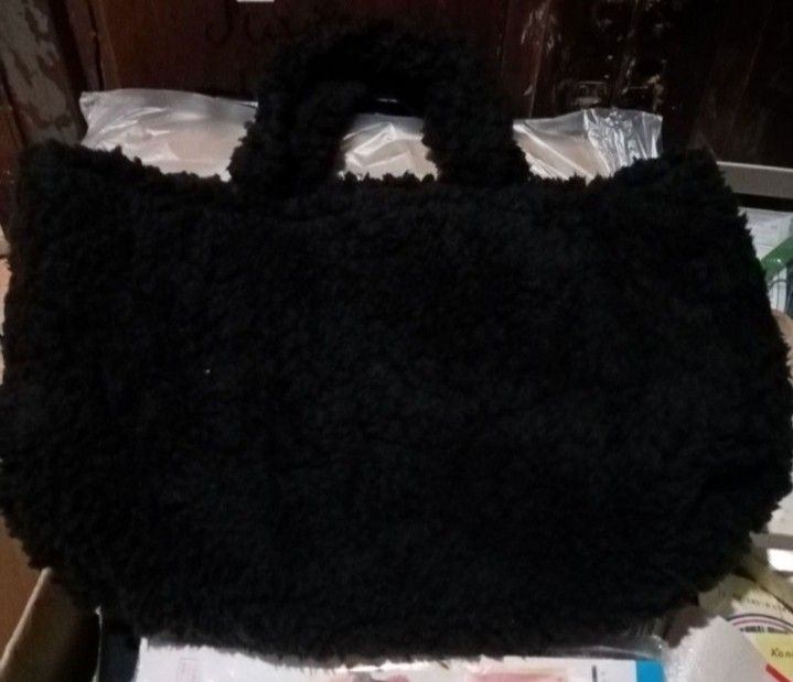 Fluffy bag, lp na po (Category: Tote Bags) located in Caloocan City. Submitted by 4kidsstore (Listing ID 1468168305, Image 1). Description: .