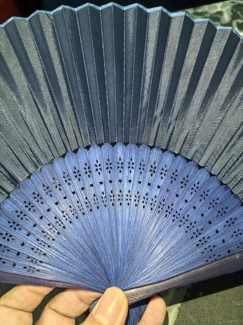 Folding Hand Fan with Pouch (Category: Everything Else Others) located in Cebu City. Submitted by turuuru8992423 (Listing ID 1468224815, Image 3). Description: Folding Hand Fan with Pouch In excellent condition.