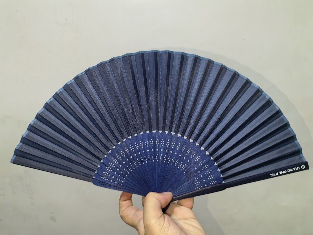 Folding Hand Fan with Pouch (Category: Everything Else Others) located in Cebu City. Submitted by turuuru8992423 (Listing ID 1468224815, Image 2). Description: Folding Hand Fan with Pouch In excellent condition.