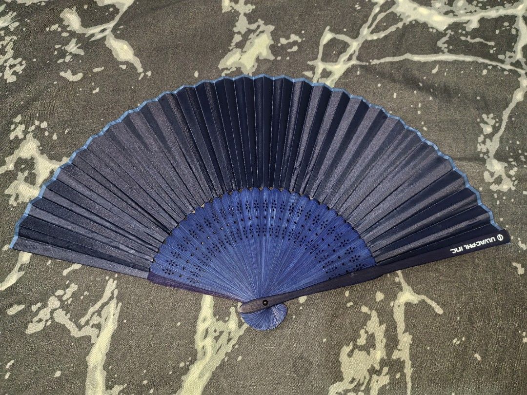 Folding Hand Fan with Pouch (Category: Everything Else Others) located in Cebu City. Submitted by turuuru8992423 (Listing ID 1468224815, Image 1). Description: Folding Hand Fan with Pouch In excellent condition.