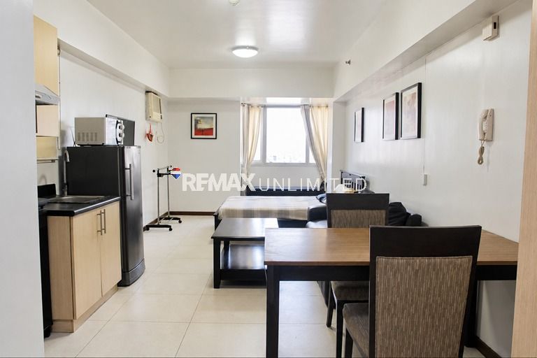 For Lease The Columns, Makati (Category: Apartments & Condos) located in Makati City. Submitted by REMAXUNLIMITEDPH (Listing ID 1468135156, Image 2). Description: FOR LEASE | THE COLUMNS, MAKATI ₱25,000/month — negotiable A fully furnished studio with Makati CBD views, ready for convenient city living. • 33 sqm studio • Fully furnished • Makati CBD views Minimum 1-year lease 2 months advance + 2 months security deposit Message me to schedule a vi