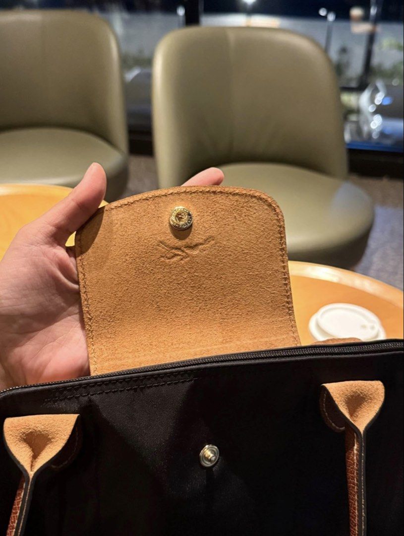 For sale (Category: Luxury Bags & Wallets) located in Quezon City. Submitted by silvermoon_12047c (Listing ID 1468077348, Image 2). Description: Authentic LC Le Pliage med-long handle bought in Canada 🇨🇦 no issue or sign of bubbles Rfs: declutter .
