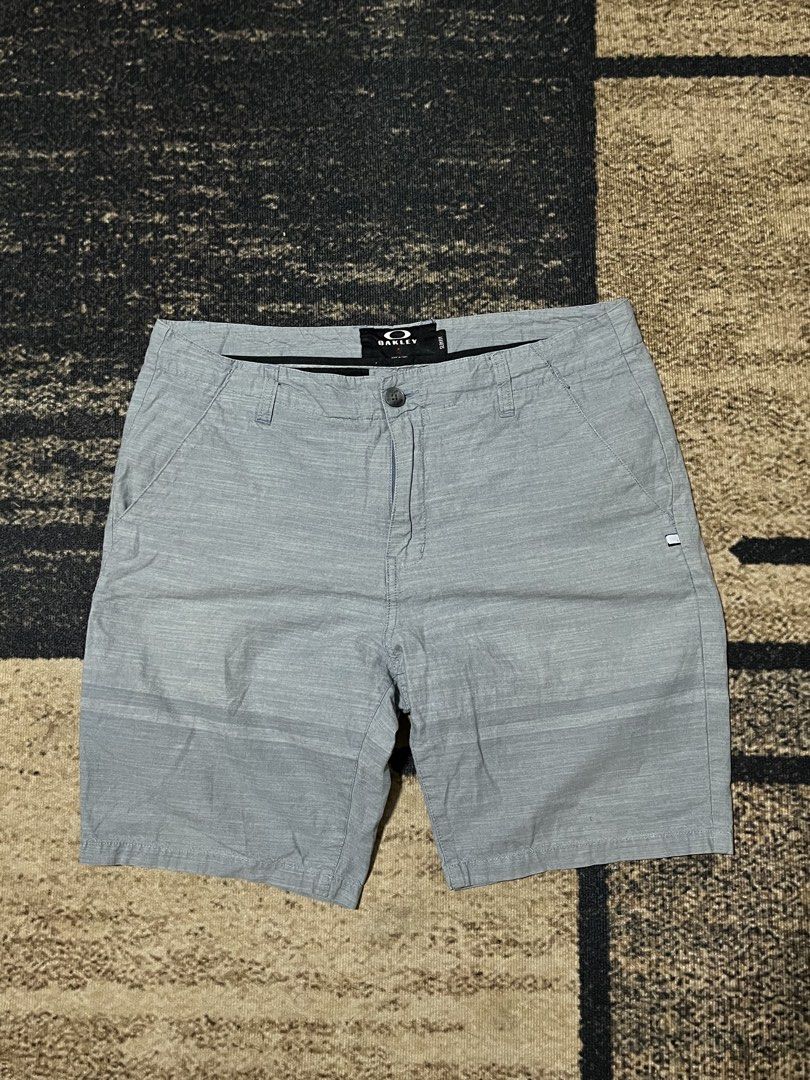 FOR SALE (Category: Shorts) located in Bulacan. Submitted by sef19 (Listing ID 1468181634, Image 1). Description: OAKLEY - size : 34w condition : excellent price : ₱850 - mop : gcash / jnt pm 📩📩📩 📍BULACAN.