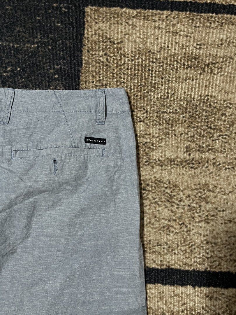 FOR SALE (Category: Shorts) located in Bulacan. Submitted by sef19 (Listing ID 1468181634, Image 3). Description: OAKLEY - size : 34w condition : excellent price : ₱850 - mop : gcash / jnt pm 📩📩📩 📍BULACAN.