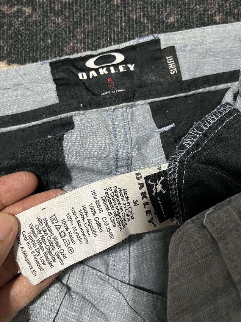 FOR SALE (Category: Shorts) located in Bulacan. Submitted by sef19 (Listing ID 1468181634, Image 2). Description: OAKLEY - size : 34w condition : excellent price : ₱850 - mop : gcash / jnt pm 📩📩📩 📍BULACAN.