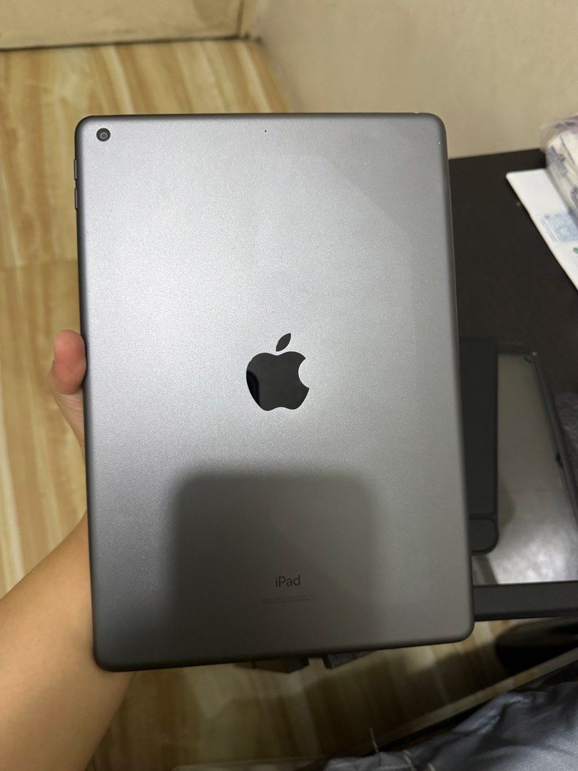 FOR SALE: Apple iPad 8th Generation 128GB (Category: iPad) located in Rizal. Submitted by hez3kiah (Listing ID 1468207007, Image 1). Description: FOR SALE: Apple iPad 8th Generation 128GB ✅ Touch ID working ✅ All functions working properly ✅ Fully functional ✅ Wi-Fi working ✅ Cameras working ✅ Speakers working ✅ Buttons working properly ✅ No issue with charging ✅ Responsive touchscreen ✅ Good for online classes, office work, watching movies, brow