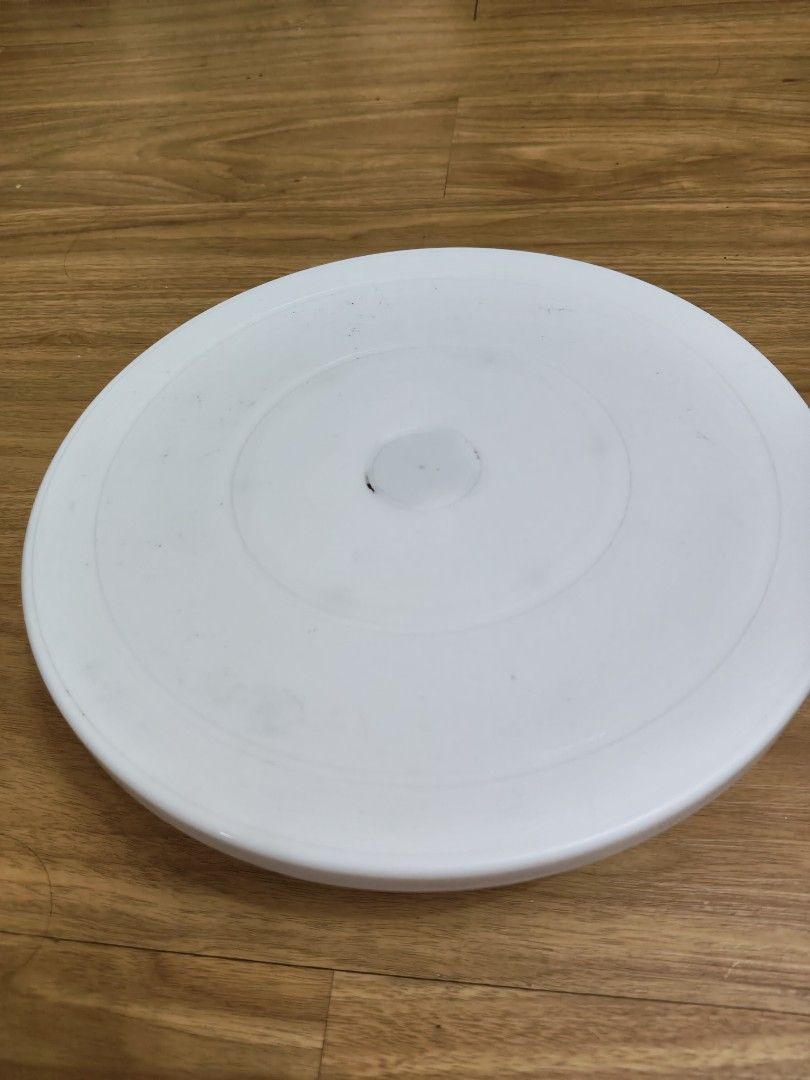 For sale White rotating cake decorating stand turntable (Category: Bakeware) located in Mandaluyong City. Submitted by derekalava (Listing ID 1468189773, Image 2). Description: For sale White rotating cake decorating stand turntable: White plastic - Smooth spinning base for steady cake decorating and piping - Easy to wipe clean after use - Ideal for beginners and home bakers if interested please call txt or pm me see pics for the condition thank 