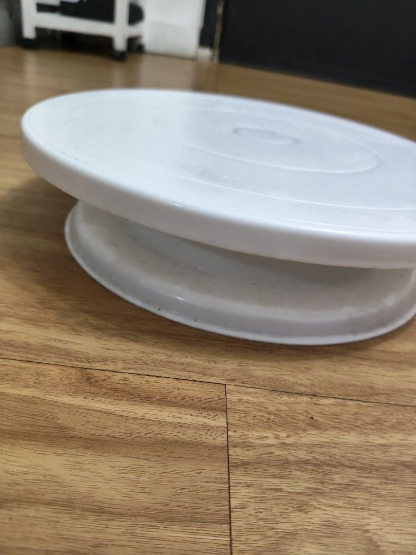 For sale White rotating cake decorating stand turntable (Category: Bakeware) located in Mandaluyong City. Submitted by derekalava (Listing ID 1468189773, Image 3). Description: For sale White rotating cake decorating stand turntable: White plastic - Smooth spinning base for steady cake decorating and piping - Easy to wipe clean after use - Ideal for beginners and home bakers if interested please call txt or pm me see pics for the condition thank 