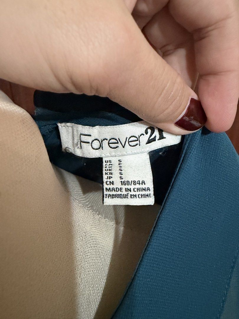 Forever 21 teal-colored long-sleeve blouse (Category: Longsleeves) located in Ozamiz City. Submitted by mhaeu95 (Listing ID 1468107252, Image 2). Description: Authentic bought this in japan .