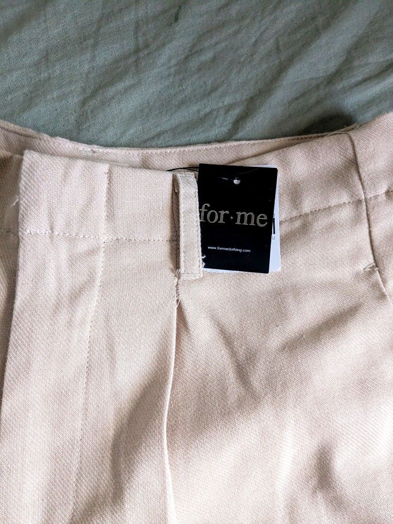 Forme Extra Small Cream Wide Leg Trousers (Category: Jeans) located in Manila. Submitted by chocolateparfait (Listing ID 1468094630, Image 3). Description: Brand new with tag:)) W - 26-27 inches L - 39 inches RFS: too small .