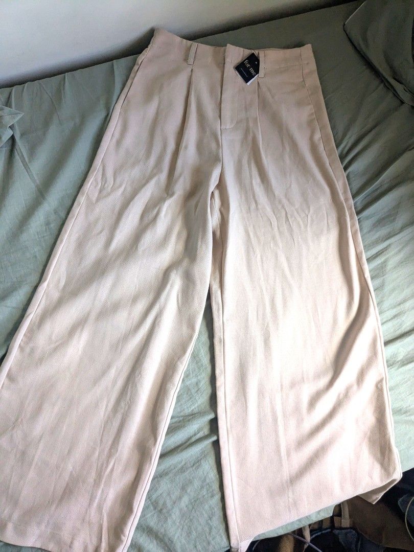 Forme Extra Small Cream Wide Leg Trousers (Category: Jeans) located in Manila. Submitted by chocolateparfait (Listing ID 1468094630, Image 1). Description: Brand new with tag:)) W - 26-27 inches L - 39 inches RFS: too small .