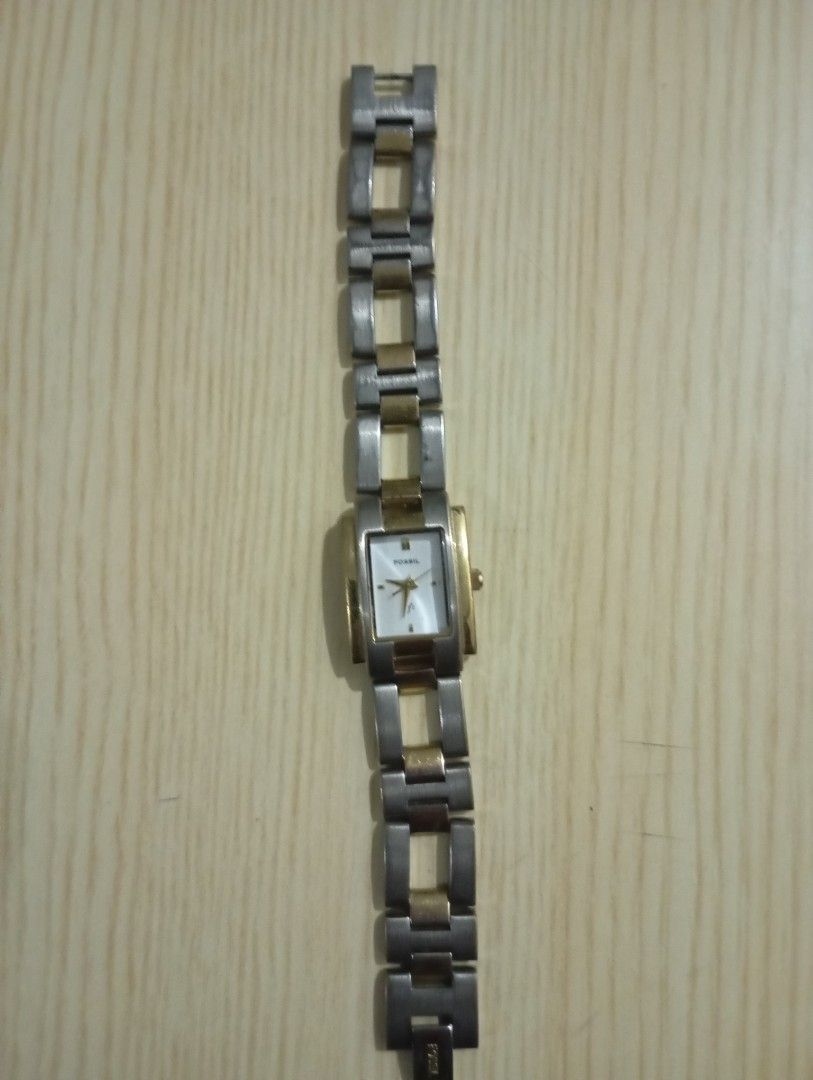 Fossil (Category: Women's Watches) located in Las Pinas. Submitted by quick_deals_great_finds2 (Listing ID 1468209584, Image 3). Description: Original good working condition Quartz with battery 22mm small fits wrist 6.5 inches.