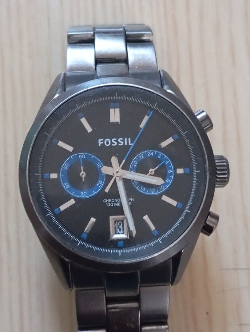 Fossil chronograph (Category: Men's Watches) located in Las Pinas. Submitted by quick_deals_great_finds2 (Listing ID 1468126095, Image 2). Description: Original good working condition Quartz chronograph with battery 42mm fits wrist 6.8 inches.
